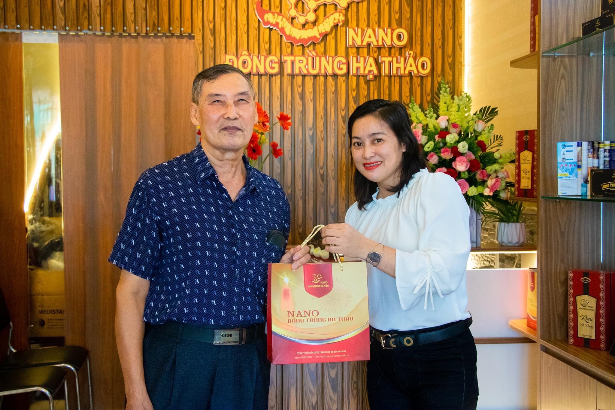khach-mua-hang-tai-nano-dong-trung-ha-thao-thanh-xuan